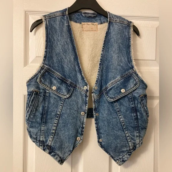 Free People/ We The Free Denim Vest With White Sherpa Lining Size XS - Picture 10 of 12